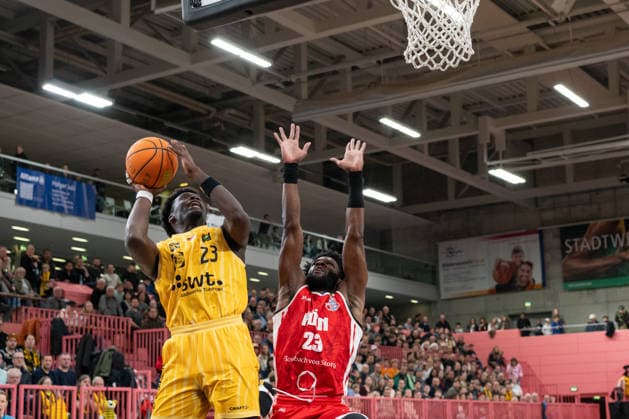 v li Melkisedek Moreaux Tigers Tuebingen 23 , Michael Miller RheinStars Koeln, 23 GER, Tigers Tuebingen vs RheinStars Koeln, Herren, Barmer 2 Basketball Bundesliga, ProA, 27 Spieltag, Spielzeit 2025 2026, 14 03 2026, GER, Tigers Tuebingen vs RheinStars Koeln, Herren, Barmer 2 Basketball Bundesliga, ProA, 27 Spieltag, Spielzeit 2025 2026, 14 03 2026 Tuebingen Copyright: xEibner-Pressefoto WolfgangxFrankx EP_WFK