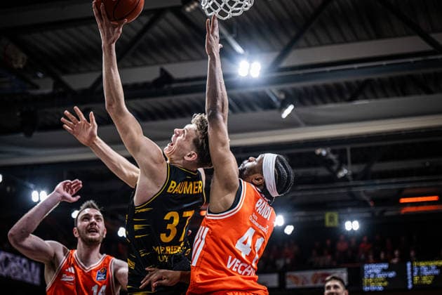1 Basketball Bundesliga, easyCredit BBL, Season 2025 2026, Men, Main Round, 24 Matchday, 14 03 2026, RASTA Vechta MHP Riesen Ludwigsburg Julis Baumer 37 MHP Riesen Ludwigsburg at the basket Vechta RASTA Dome Lower Saxony Germany