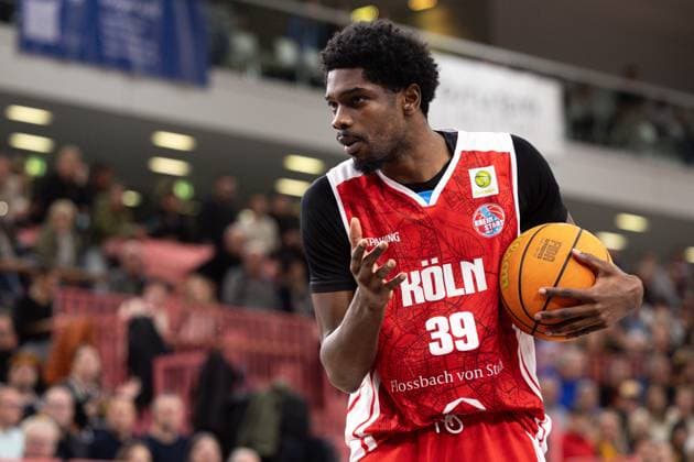 Tigers Tuebingen RheinStars Koeln, Herren, 2 Bundesliga, Barmer 2 Basketball Bundesliga, pro A, 27 Spieltag, Spielzeit 2025 2026, 14 03 2026 Kenny Andre Calliste Keannou Baptiste RheinStars Koeln, 39 gestikuliert
