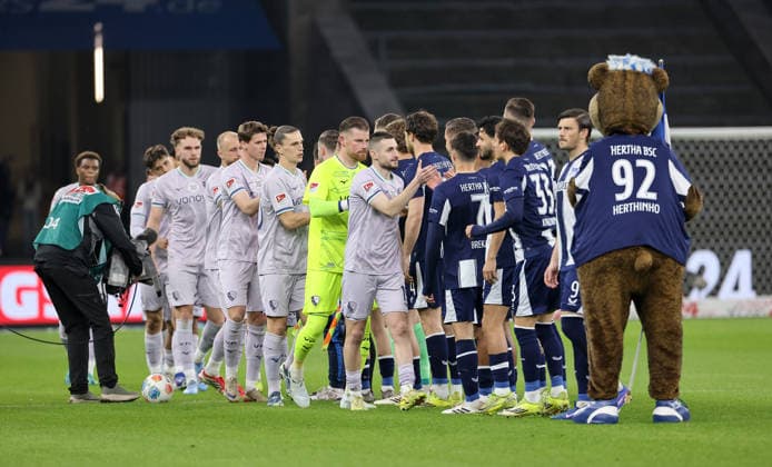 Welcoming the teams before the start of the match Sport Soccer Football DFL 2 Bundesliga Men 26 Matchday Season 2025 2026 14 03 2026 Hertha BSC Berlin vs VfL Bochum DFL regulations prohibit any use of photographs as image sequences and or quasi video