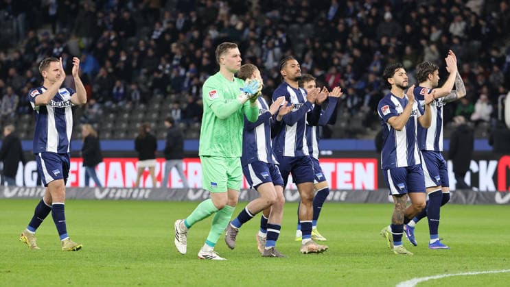Hertha team greets the fans before the match Sport Soccer Football DFL 2 Bundesliga Men 26 Matchday Season 2025 2026 14 03 2026 Hertha BSC Berlin vs VfL Bochum DFL regulations prohibit any use of photographs as image sequences and or quasi video