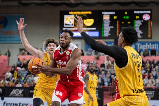 from left Lukas Milner Tigers Tuebingen 17 , Hall Elisias RheinStars Koeln, 34 , Bernard Pelote III Tigers Tuebingen 01 GER, Tigers Tuebingen vs RheinStars Koeln, Men, Barmer 2 Basketball Bundesliga, ProA, 27 Matchday, Season 2025 2026, 14 03 2026, GER, Tigers Tuebingen vs RheinStars Koeln, Men, Barmer 2 Basketball Bundesliga, ProA, 27 Matchday, Season 2025 2026, 14 03 2026 Tuebingen Copyright: xEibner-Pressefoto WolfgangxFrankx EP_WFK