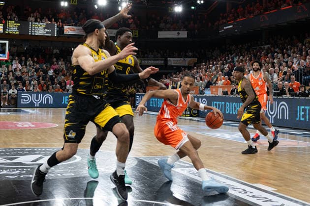 GER, Basketball, easy Credit BBL, Rasta Vechta vs MHP Riesen Ludwigsburg 14 03 2026, Rasta Dome, Vechta, GER, easy Credit BBL, Rasta Vechta vs MHP Riesen Ludwigsburg , pictured Alonzo VERGE JR Rasta Vechta 11 Babacar SANE MHP Riesen Ludwigsburg 0 nordphotoxgmbhx xRojahn nph00310