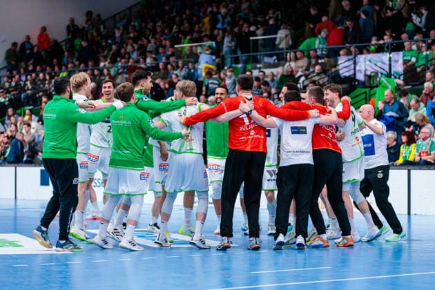 Victory celebration after 31 33 victory, Team HSG Wetzlar GER, GWD Minden vs HSG Wetzlar, Handball, 1 Bundesliga, 25 Matchday, Season 2025 2026, 14 03 2026 GER, GWD Minden vs HSG Wetzlar, Handball, 1 Bundesliga, 25 Matchday, Season 2025 2026, 14 03 2026 Minden Copyright: xEibner-Pressefoto JanxRollingerx EP_JSK