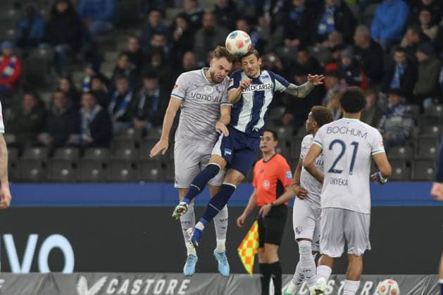 14 03 2026, xtgx, Soccer 2 Bundesliga Hertha BSC Berlin VfL Bochum emspor, v l Philipp Strompf Bochum, 3 , Kevin Sessa Hertha, 8 duel, fight, tackle DFL DFB REGULATIONS PROHIBIT ANY USE OF PHOTOGRAPHS as IMAGE SEQUENCES and or QUASI VIDEO Berlin