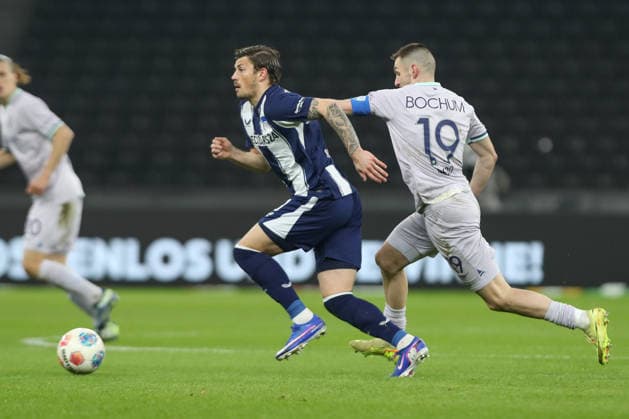 14 03 2026, xtgx, Soccer 2 Bundesliga Hertha BSC Berlin VfL Bochum emspor, v l Kevin Sessa Hertha, 8 , Matus Bero Bochum, 19 duel, duel, fight, tackle DFL DFB REGULATIONS PROHIBIT ANY USE OF PHOTOGRAPHS as IMAGE SEQUENCES and or QUASI VIDEO Berlin