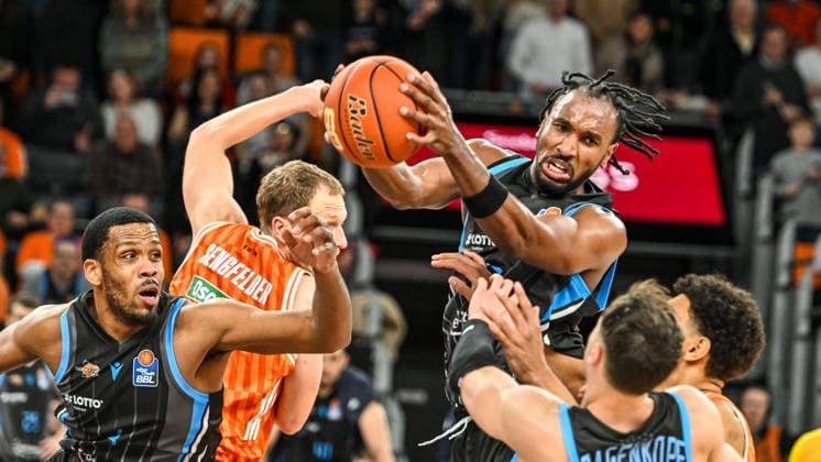 GER, BBL, ratiopharm Ulm vs Science City Jena 14 03 2026, ratiopharm arena, Neu Ulm, GER, BBL, ratiopharm Ulm vs Science City Jena, in the picture Keith Braxton Jr Jena, 13 fights for the rebound nordphotoxGmbHx xHafner nph00200