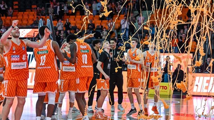 GER, BBL, ratiopharm Ulm vs Science City Jena 14 03 2026, ratiopharm arena, Neu Ulm, GER, BBL, ratiopharm Ulm vs Science City Jena, in the picture Ulm players are happy after the end of the game, cheering nordphotoxGmbHx xHafner nph00200