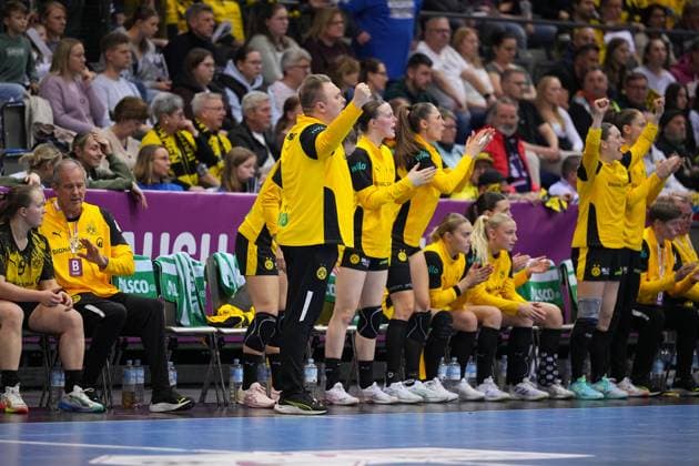Scene with 10760 , Alieke van Maurik 14 Borussia Dortmund , Alicia Langer 17 Borussia Dortmund , Lisa Antl 9 Borussia Dortmund , Maraike Kusian 8 Borussia Dortmund , Guro Berland Husebø 24 Borussia Dortmund and players from Team Person 10760 Haushahn Final4 2 semi-final Borussia Dortmund vs HSG Blomberg Lippe Copyright: xspeedshotx