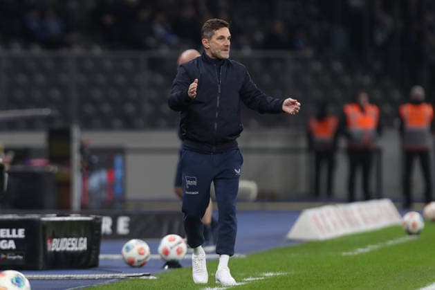 14 03 2026, xtgx, Fußball 2 Bundesliga Hertha BSC Berlin VfL Bochum emspor, v l Stefan Leitl Hertha, Trainer gibt Anweisungen, gestikuliert mit den Armen, gesticulate, gives instructions DFL DFB REGULATIONS PROHIBIT ANY USE OF PHOTOGRAPHS as IMAGE SEQUENCES and or QUASI VIDEO Berlin