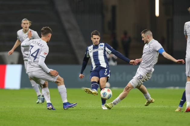 14 03 2026, xtgx, Soccer 2 Bundesliga Hertha BSC Berlin VfL Bochum emspor, v l Cajetan Lenz Bochum, 34 , Josip Brekalo Hertha, 7 , Matus Bero Bochum, 19 duel, fight, tackle DFL DFB REGULATIONS PROHIBIT ANY USE OF PHOTOGRAPHS as IMAGE SEQUENCES and or QUASI VIDEO Berlin