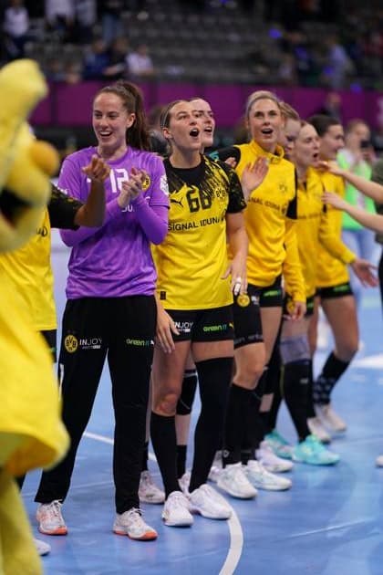 Scene with Sarah Wachter 12 Borussia Dortmund Haushahn Final4 2 semi-final Borussia Dortmund vs HSG Blomberg Lippe Copyright: xspeedshotx
