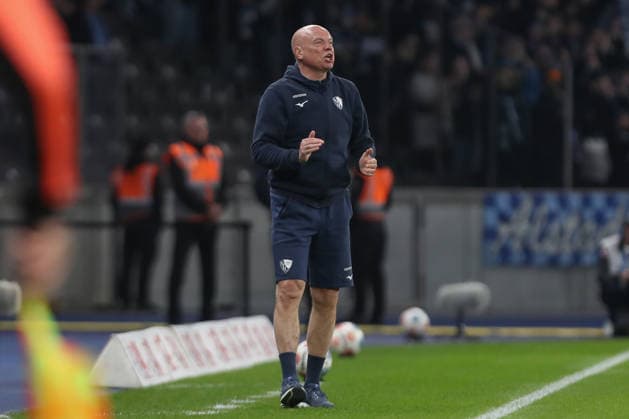 14 03 2026, xtgx, Fußball 2 Bundesliga Hertha BSC Berlin VfL Bochum emspor, v l Uwe Roesler Rösler, Bochum, Trainer gibt Anweisungen, gestikuliert mit den Armen, gesticulate, gives instructions DFL DFB REGULATIONS PROHIBIT ANY USE OF PHOTOGRAPHS as IMAGE SEQUENCES and or QUASI VIDEO Berlin