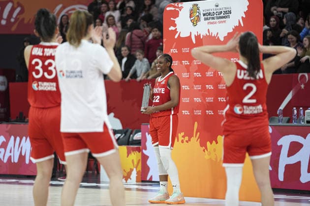 Turkiye v Japan - FIBA Women’s World Cup Qualifiers ISTANBUL, TURKIYE - MARCH 14: Turkiye s Kennedy Burke (22) poses with the Player of the Game award following the FIBA Women’s World Cup Qualifiers Group C match between Turkiye and Japan at the Turkcell Basketball Development Center in Istanbul, Turkiye on March 14, 2026. Burke was named the most valuable player of the game. Beyza Comert Anadolu Istanbul Turkey. Editorial use only. Please get in touch for any other usage.  Copyright: x2026xAnadoluxBeyzaxComertx