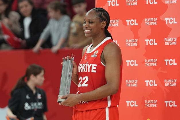Turkiye v Japan - FIBA Women’s World Cup Qualifiers ISTANBUL, TURKIYE - MARCH 14: Turkiye s Kennedy Burke (22) poses with the Player of the Game award following the FIBA Women’s World Cup Qualifiers Group C match between Turkiye and Japan at the Turkcell Basketball Development Center in Istanbul, Turkiye on March 14, 2026. Burke was named the most valuable player of the game. Beyza Comert Anadolu Istanbul Turkey. Editorial use only. Please get in touch for any other usage.  Copyright: x2026xAnadoluxBeyzaxComertx