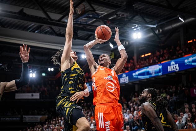 1 Basketball Bundesliga, easyCredit BBL, Season 2025 2026, Men, Main Round, 24 Matchday, 14 03 2026, RASTA Vechta MHP Riesen Ludwigsburg Alonzo Verge 11 RASTA Vechta at the basket Vechta RASTA Dome Lower Saxony Germany