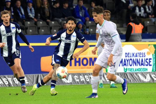 DEU, DFL, 2 FBL, Hertha BSC vs VfL Bochum, 14 03 2026, Berliner Olympiastadion, Berlin, DEU, DFL, 2 FBL, Hertha BSC vs VfL Bochum, im Bild Kevin Sessa Hertha BSC Berlin 8 , CAJETAN LENZ VfL Bochum 34 DFL regulations prohibit any use of Photographs as image sequences and or quasi video nordphotoxGmbHx xEngler nph00076