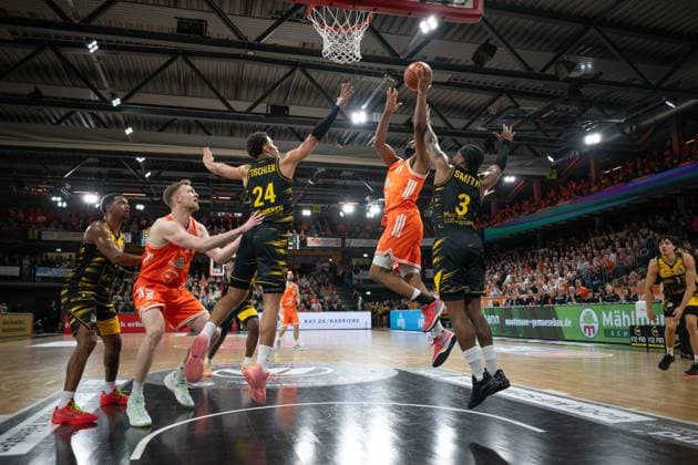 GER, Basketball, easy Credit BBL, Rasta Vechta vs MHP Riesen Ludwigsburg 14 03 2026, Rasta Dome, Vechta, GER, easy Credit BBL, Rasta Vechta vs MHP Riesen Ludwigsburg , pictured Lloyd PANDI Rasta Vechta 41 Brandon TISCHLER MHP Riesen Ludwigsburg 24 Stefan SMITH MHP Riesen Ludwigsburg 3 nordphotoxgmbhx xRojahn nph00310
