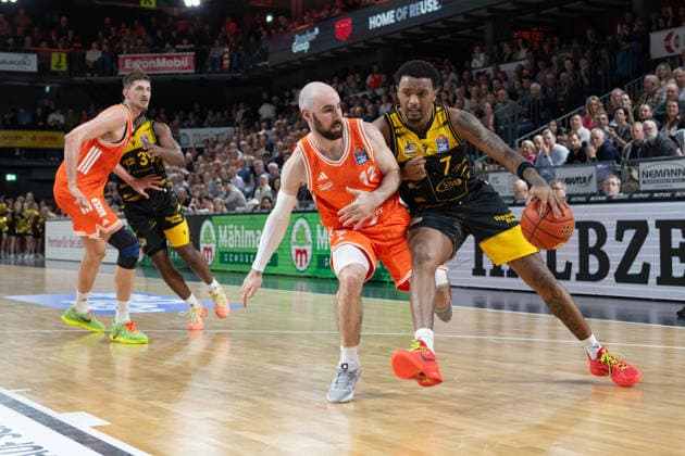 GER, Basketball, easy Credit- BBL, Rasta Vechta vs MHP Riesen Ludwigsburg 14.03.2026, Rasta Dome, Vechta, GER, easy Credit-BBL, Rasta Vechta vs MHP Riesen Ludwigsburg , im Bild Elijah HUGHES ( MHP Riesen Ludwigsburg 7 ) Tommy KUHSE ( Rasta Vechta 12 ) Tibor PLEIß PLEISS ( Rasta Vechta 22 ) Maxwell Dongmo TEMOKA ( MHP Riesen Ludwigsburg 39 ) nordphotoxgmbhx xRojahn nph00310