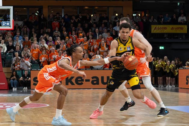 GER, Basketball, easy Credit BBL, Rasta Vechta vs MHP Riesen Ludwigsburg 14 03 2026, Rasta Dome, Vechta, GER, easy Credit BBL, Rasta Vechta vs MHP Riesen Ludwigsburg , pictured Brandon TISCHLER MHP Riesen Ludwigsburg 24 Alonzo VERGE JR Rasta Vechta 11 Philipp KERKENHOFF Rasta Vechta 14 nordphotoxgmbhx xRojahn nph00310