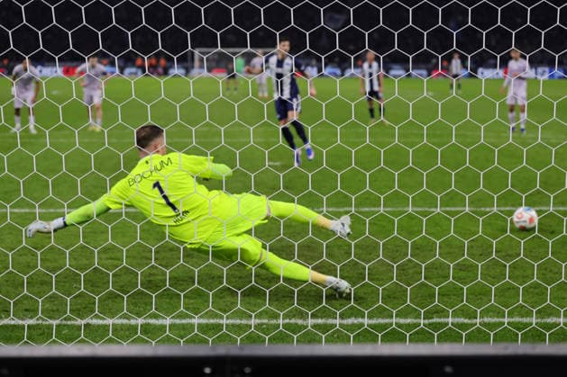 BERLIN, DEUTSCHLAND - MARCH 14: 11m, penalty for Hertha BSC, Dawid Kownacki (Hertha, 9) goal, scores into the goal, Torwart Goal Keeper Timo Horn (VfL Bochum, 1) cannot intervene, cannot reach the ball, during the match in the 2. German Bundesliga: Hertha BSC - VfL Bochum at Olympiastadion on matchday 26 on March 14, 2026 in Berlin, Deutschland. DFB regulations prohibit any use of photographs as image sequences and or quasi video. Berlin Deutschland Copyright: xO.Franke,xSportblen.dex