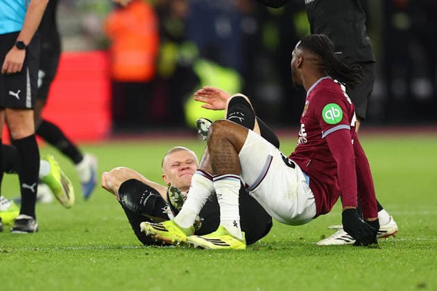 London, England, 14th March 2026. Erling Haaland of Manchester City and Aaron Wan-Bissaka of West Ham United challenge for the ball during the West Ham United vs Manchester City Premier League match at the London Stadium, London. Picture credit should read: Paul Terry Sportimage EDITORIAL USE ONLY. No use with unauthorised audio, video, data, fixture lists, club league logos or live services. Online in-match use limited to 120 images, no video emulation. No use in betting, games or single club league player publications. SPI_015_PT_West_Ham_Man_City SPI-4602-0016