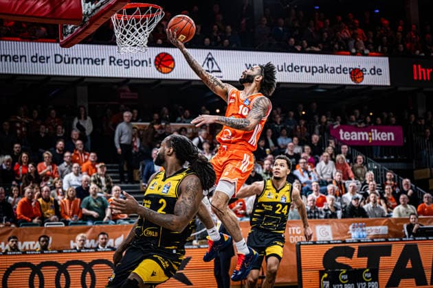 1 Basketball Bundesliga, easyCredit BBL, Season 2025 2026, Men, Main round, 24 Matchday, 14 03 2026, RASTA Vechta MHP Riesen Ludwigsburg Tevin Brown 10 RASTA Vechta at the basket Vechta RASTA Dome Lower Saxony Germany