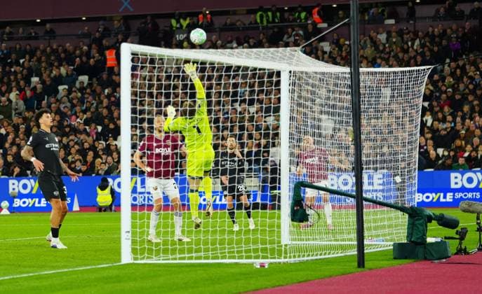 Bernardo Silva of Manchester City scores the opening goal West Ham United v Manchester City, Premier League, Football, London Stadium, London, UK - 14 Mar 2026London London Stadium United Kingdom EDITORIAL USE ONLY No use with unauthorised audio, video, data, fixture lists, club league logos or live services. Online in-match use limited to 120 images, no video emulation. No use in betting, games or single club league player publications. Copyright: xJavierxGarcia Shutterstockx 16757243p