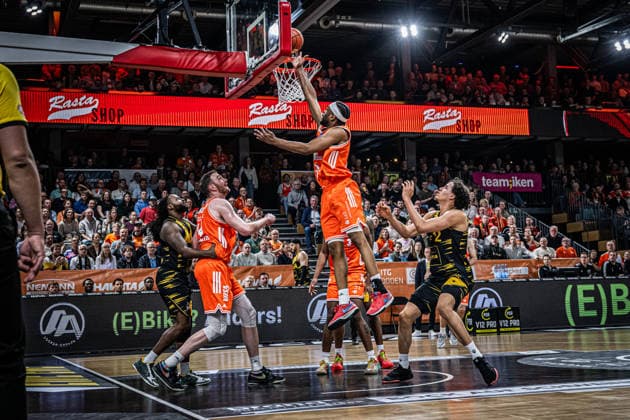 1 Basketball Bundesliga, easyCredit BBL, Season 2025 2026, Men, Main round, 24 Matchday, 14 03 2026, RASTA Vechta MHP Riesen Ludwigsburg Lloyd Pandi 41 RASTA Vechta at the basket Vechta RASTA Dome Lower Saxony Germany