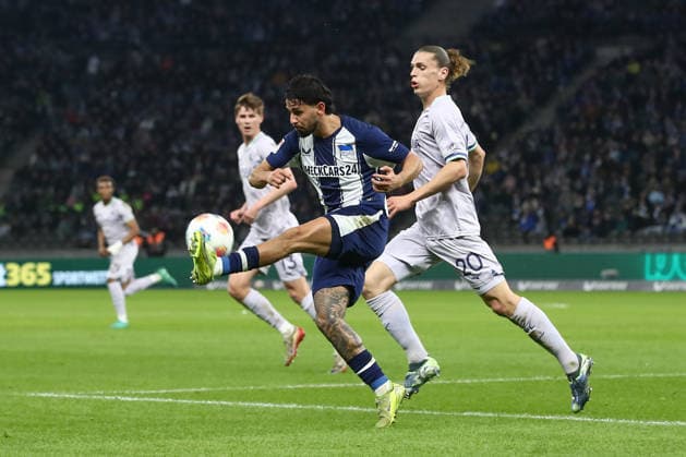14 03 2026, xtgx, Soccer 2 Bundesliga Hertha BSC Berlin VfL Bochum emspor, v l Kevin Sessa Hertha, 8 , Matus Bero Bochum, 19 duel, duel, fight, tackle DFL DFB REGULATIONS PROHIBIT ANY USE OF PHOTOGRAPHS as IMAGE SEQUENCES and or QUASI VIDEO Berlin