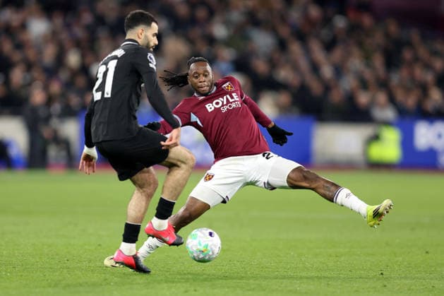 West Ham gegen Man City 14. März 2026, London Premier League Fußball West Ham United gegen Manchester City Aaron Wan Bissaka von West Ham United streckt sich und versucht, Rayan Ait Nouri von Manchester City zu blockieren Foto Charlotte Wilson Abseits London UK  Copyright: xCharlottexWilsonx xOffsidexOffside