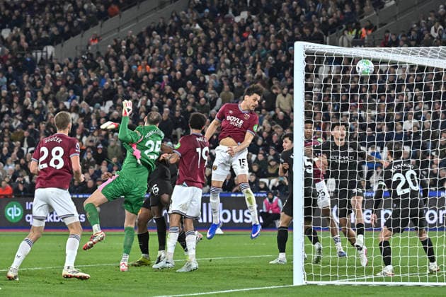 London Stadium Konstantinos Mavropanos of West Ham United scores from a header during the Premier League match between West Ham United and Manchester City at the London Stadium on March 14, 2026 in London, England. (Photo by Vince Mignott SPP) (Vince Mignott SPP) Copyright: xVincexMignott SPPx spp-en-ViMi-SSP_EPL_WHU-v-MANCY-_VM202021