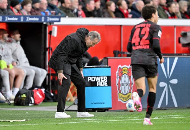 Trainer Kasper Hjulmand (Bayer Leverkusen) Frust, r. Montrell Culbreath (Bayer Leverkusen). Fussball 1. Bundesliga, 26.Spieltag, Bayer 04 Leverkusen - FC Bayern München 1:1, am 14.03.2026 in Leverkusen Deutschland. DFL regulations prohibit any use of photographs as image sequences and or quasi-video Â *** Coach Kasper Hjulmand Bayer Leverkusen Frustration, r Montrell Culbreath Bayer Leverkusen Football 1 Bundesliga, 26 Matchday, Bayer 04 Leverkusen FC Bayern Munich 1 1, on 14 03 2026 in Leverkusen Germany DFL regulations prohibit any use of photographs as image sequences and or quasi video Â