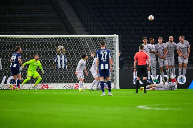 Free kick Hertha, GER, Hertha BSC vs ,VfL Bochum 1848, 2 Bundesliga, Season 2025 2026, Matchday 26, 14 03 2026 DFL REGULATIONS PROHIBIT ANY USE OF PHOTOGRAPHS AS IMAGE SEQUENCES AND OR QUASI VIDEO GER, Hertha BSC vs ,VfL Bochum 1848, 2 Bundesliga, Season 2025 2026, Matchday 26, 14 03 2026 Berlin Copyright: xClaudiusxRauch,xEibner-Pressefotox xClaudiusxRauchx EP_CRH