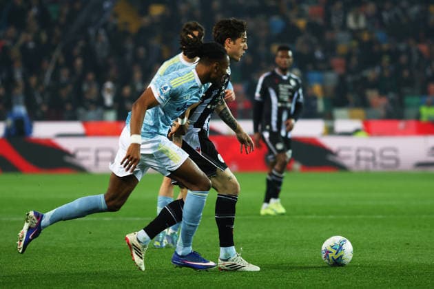 Udinese™s Nicolo Zaniolo fights for the ball with Juventus Khephren Thuram during the Serie A soccer match between Udinese and Juventus at the Bluenergy Stadium in Udine, north east Italy - Saturday, March 14,2026 - soccer  Copyright: xAndreaxBressanutti LaPressex
