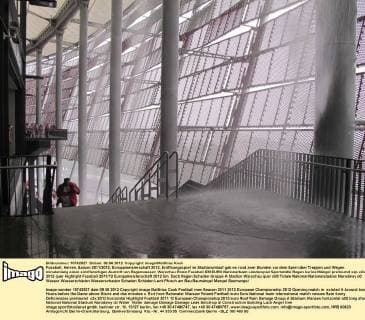 Football, EURO 2012, Warsaw National Stadium roof leaks