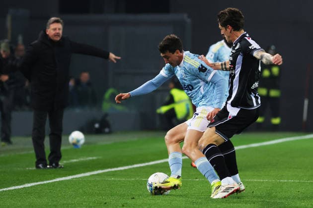 Juventus Andrea Cambiaso Udinese™s Nicolo Zaniolo during the Serie A soccer match between Udinese and Juventus at the Bluenergy Stadium in Udine, north east Italy - Saturday, March 14,2026 - soccer  Copyright: xAndreaxBressanutti LaPressex