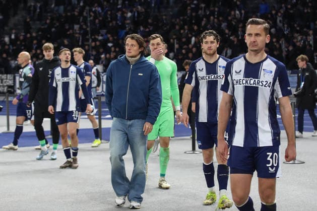 14 03 2025, xtgx, Soccer 2 Bundesliga, Hertha BSC Berlin VfL Bochum emspor, v l Hertha um Fabian Reese Hertha, 11 enttaeuscht, enttäuscht, schaut enttaeuscht, niedergeschlagen, disappointed DFL DFB REGULATIONS PROHIBIT ANY USE OF PHOTOGRAPHS as IMAGE SEQUENCES and or QUASI VIDEO Berlin