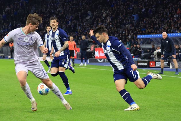 DEU, DFL, 2 FBL, Hertha BSC vs VfL Bochum, 14 03 2026, Berliner Olympiastadion, Berlin, DEU, DFL, 2 FBL, Hertha BSC vs VfL Bochum, in the picture Dawid Kownacki Hertha BSC Berlin 9 , Josip Brekalo Hertha BSC Berlin 7 , OLIVER OLSEN VfL Bochum 13 DFL regulations prohibit any use of Photographs as image sequences and or quasi video nordphotoxGmbHx xEngler nph00076