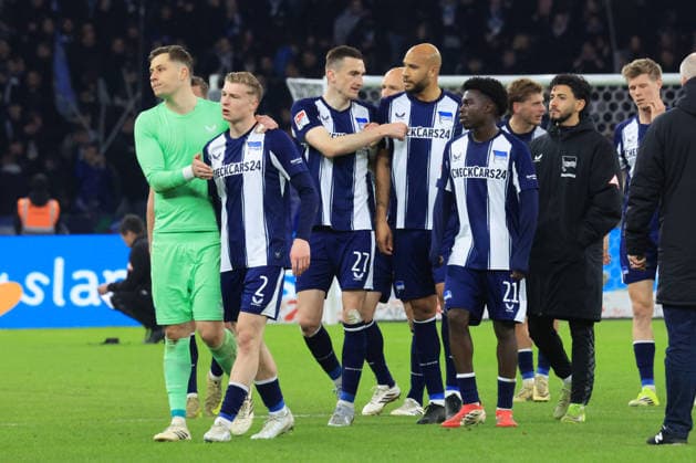 DEU, DFL, 2 FBL, Hertha BSC vs VfL Bochum, 14 03 2026, Berliner Olympiastadion, Berlin, DEU, DFL, 2 FBL, Hertha BSC vs VfL Bochum, in the picture Hertha players circle, Tjark Ernst Hertha BSC Berlin 1 , Julian Eitschberger Hertha BSC Berlin 2 , Niklas Kolbe Hertha BSC Berlin 27 , John Anthony Brooks Hertha BSC Berlin 25 , Boris Lum Hertha BSC Berlin 21 , Kevin Sessa Hertha BSC Berlin 8 DFL regulations prohibit any use of Photographs as image sequences and or quasi video nordphotoxGmbHx xEngler nph00076