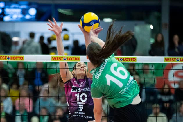 1 Volleyball Bundesliga Women USC Münster vs Schwarz Weiss Erfurt Münster 14 03 2026 Lena Schultze 16 USC Münster vs Kinga Szücs 10 Schwarz Weiss Erfurt 1 Volleyball Bundesliga Women USC Münster vs Schwarz Weiss Erfurt Sporthalle Berg Fidel 14 03 2026 Copyright: xBEAUTIFULxSPORTS Duehringx