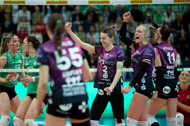 1 Volleyball Bundesliga Women USC Münster vs Schwarz Weiss Erfurt Münster 14 03 2026 Cheers, Elizabeth Sandbothe 2 Schwarz Weiss Erfurt and Antonia Greskamp 9 Schwarz Weiss Erfurt 1 Volleyball Bundesliga Women USC Münster vs Schwarz Weiss Erfurt Sporthalle Berg Fidel 14 03 2026 Copyright: xBEAUTIFULxSPORTS Duehringx