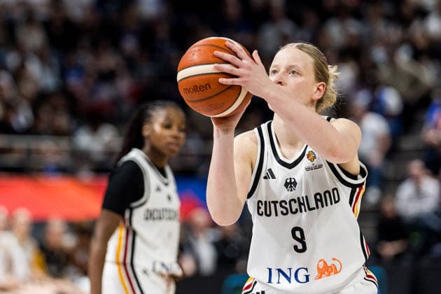 LYON-VILLEURBANNE, FRANCE - MARCH 14: Emma Eichmeyer (Germany, 9) on the freethrow line during the FIBA Women™s World Cup Qualifying Tournament match between Germany (GER) vs. France (FRA) at Astroballe on matchday 3 of the FIBA Women™s World Cup Qualifying Tournament on March 14, 2026 in Lyon-Villeurbanne, France. France Copyright: xSteffiexWunderlx