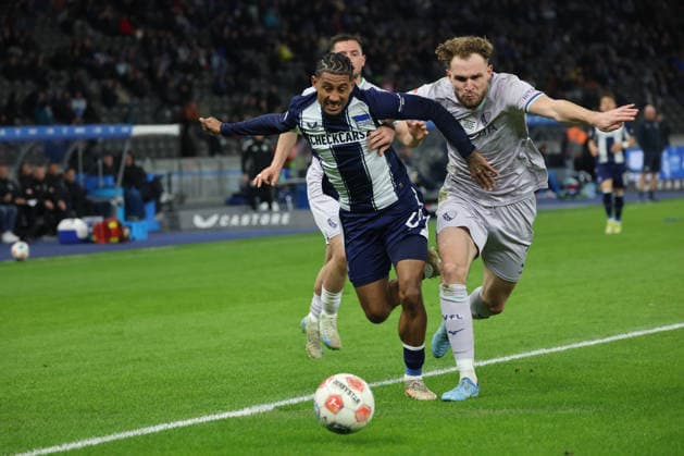 BERLIN, DEUTSCHLAND - MARCH 14: Jeremy Dudziak (Hertha, 28) in the duel for the ball with Philipp Strompf (VfL Bochum, 3), during the match in the 2. German Bundesliga: Hertha BSC - VfL Bochum at Olympiastadion on matchday 26 on March 14, 2026 in Berlin, Deutschland. DFB regulations prohibit any use of photographs as image sequences and or quasi video. Berlin Deutschland Copyright: xO.Frankex