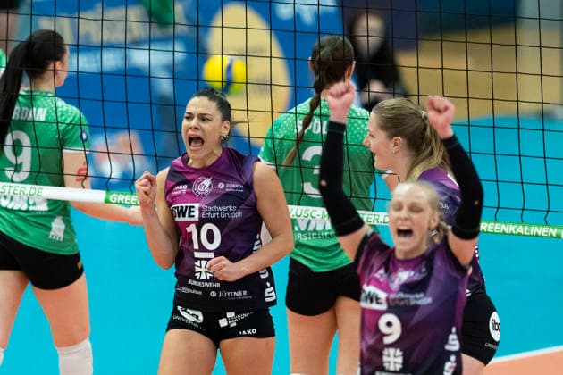 1 Volleyball Bundesliga Women USC Münster vs Schwarz Weiss Erfurt Münster 14 03 2026 Kinga Szücs 10 Schwarz Weiss Erfurt left , Rosalie Tetzel 8 Schwarz Weiss Erfurt right and Antonia Greskamp 9 Schwarz Weiss Erfurt right below 1 Volleyball Bundesliga Women USC Münster vs Schwarz Weiss Erfurt Sporthalle Berg Fidel 14 03 2026 Copyright: xBEAUTIFULxSPORTS Duehringx