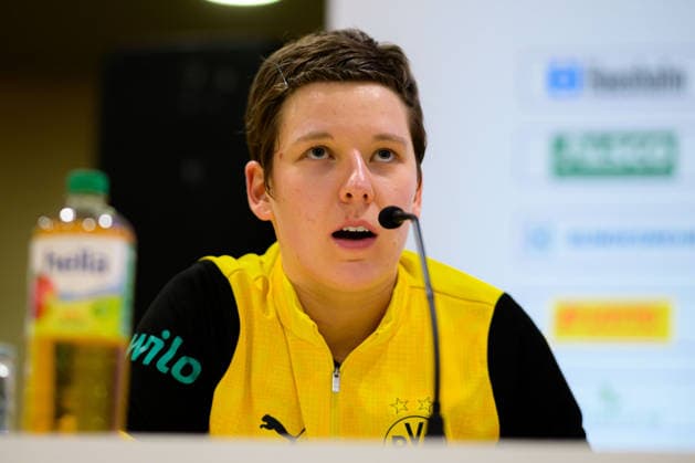 Handball DHB Cup, semi-final, Borussia Dortmund HSG Blomberg Lippe Alina Grijseels Dortmund Stuttgart Porsche Arena Baden Württemberg Germany