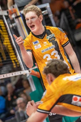 14 03 2026, Berlin, Volleyball 1 Bundesliga, Mens matchday, BR Volleys Energiequelle Netzhoppers KW, Max Schmeling Halle Fedor Ivanov is happy about the point BR Volleys Energiequelle Netzhoppers KW earned