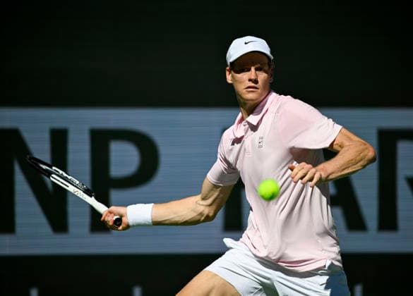 March 14, 2026 Jannik Sinner (ITA) returns a shot against Alexander Zverev (GER) during their semifinal match at the BNP Paribas Open held at the Indian Wells Tennis Garden in Indian Wells, California. Mandatory Photo Credit : CSM Indian Wells United States of America - ZUMAc04_ 20260314_zma_c04_040 Copyright: xCharlesxBausx