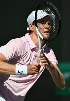 March 14, 2026 Jannik Sinner (ITA) returns a shot against Alexander Zverev (GER) during their semifinal match at the BNP Paribas Open held at the Indian Wells Tennis Garden in Indian Wells, California. Mandatory Photo Credit : CSM Indian Wells United States of America - ZUMAc04_ 20260314_zma_c04_046 Copyright: xCharlesxBausx