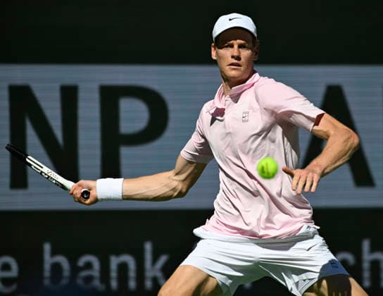 March 14, 2026 Jannik Sinner (ITA) returns a shot against Alexander Zverev (GER) during their semifinal match at the BNP Paribas Open held at the Indian Wells Tennis Garden in Indian Wells, California. Mandatory Photo Credit : CSM Indian Wells United States of America - ZUMAc04_ 20260314_zma_c04_049 Copyright: xCharlesxBausx